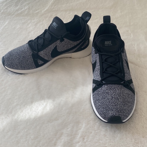 NWT NIKE Duel Racer Knit Womens Shoes - Picture 3 of 10